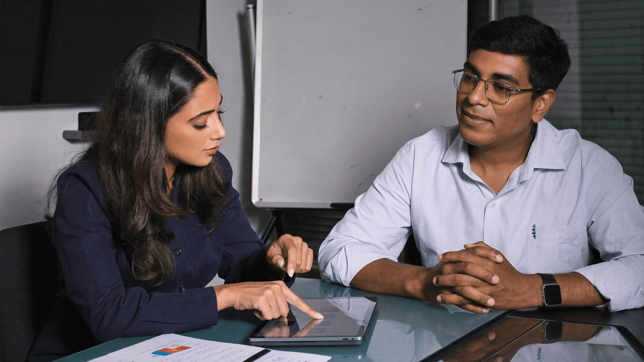 Indian HR head presents Smart EPP case to Finance head across meeting table mid-debate